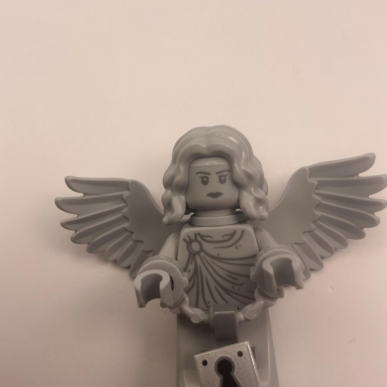 Lego Minifigure 	SH 1091 - Statue - New & Genuine From Set 76300