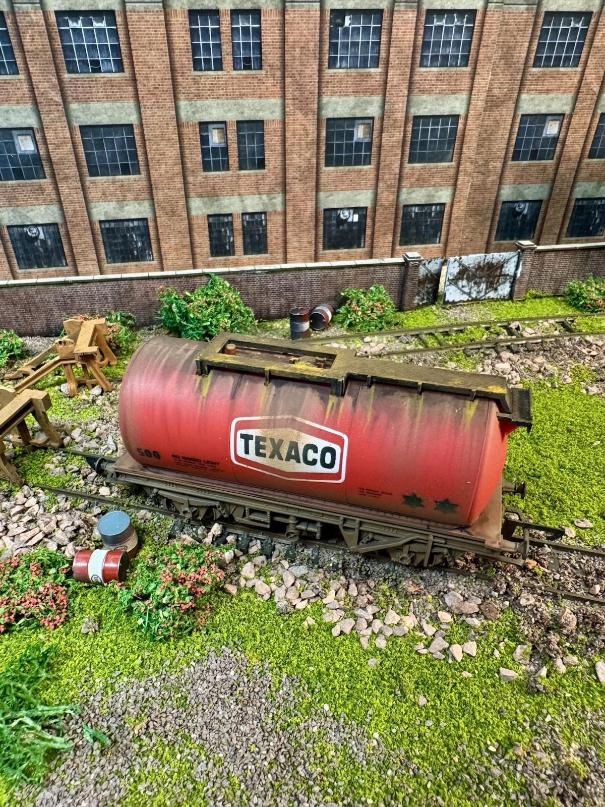 Heavy Weathered Texaco Fuel Tanker OO Gauge Train Recreation