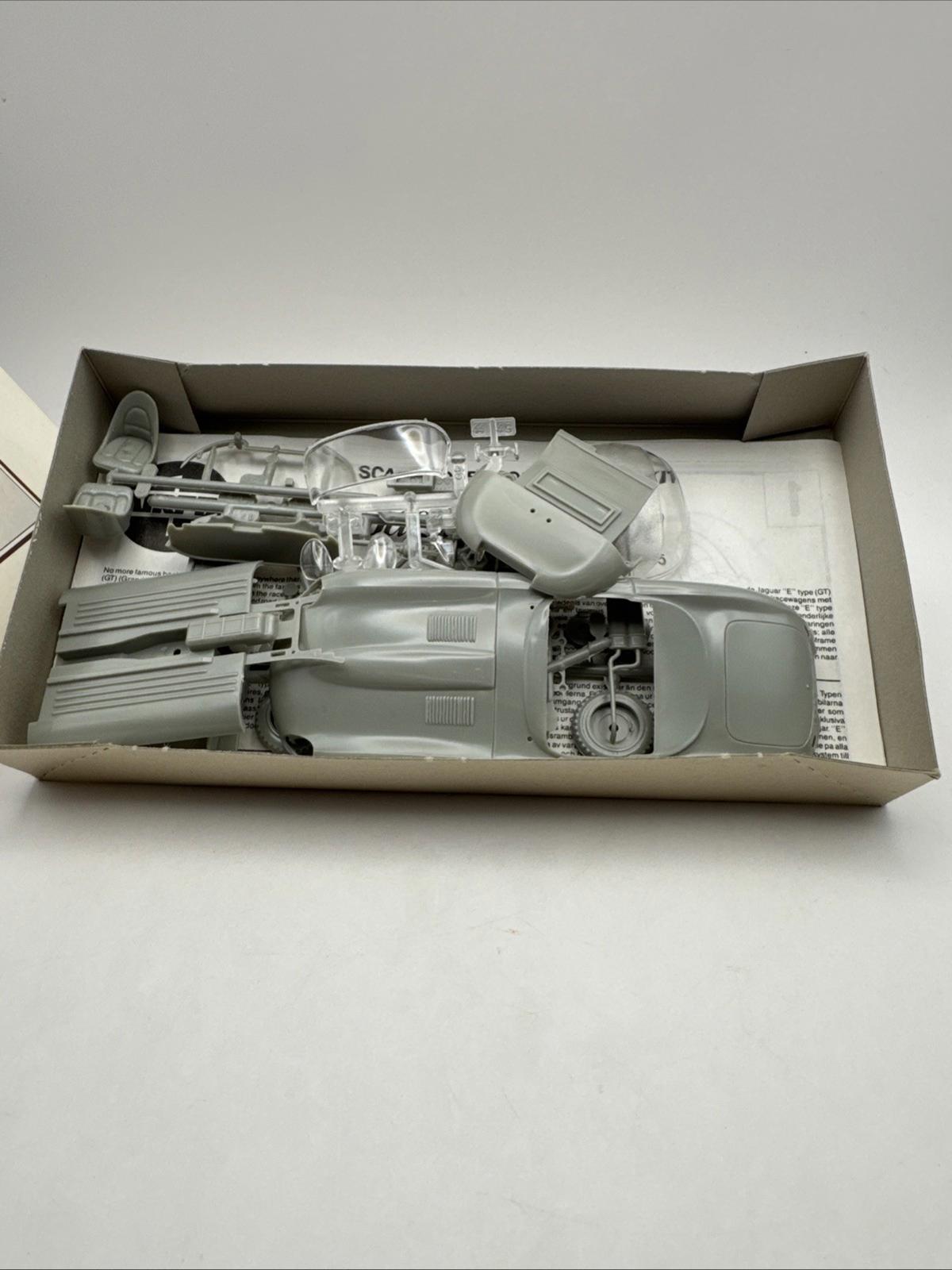 Airfix02415 1:32 Scale Jaguar E Type Special Edition Model Kit