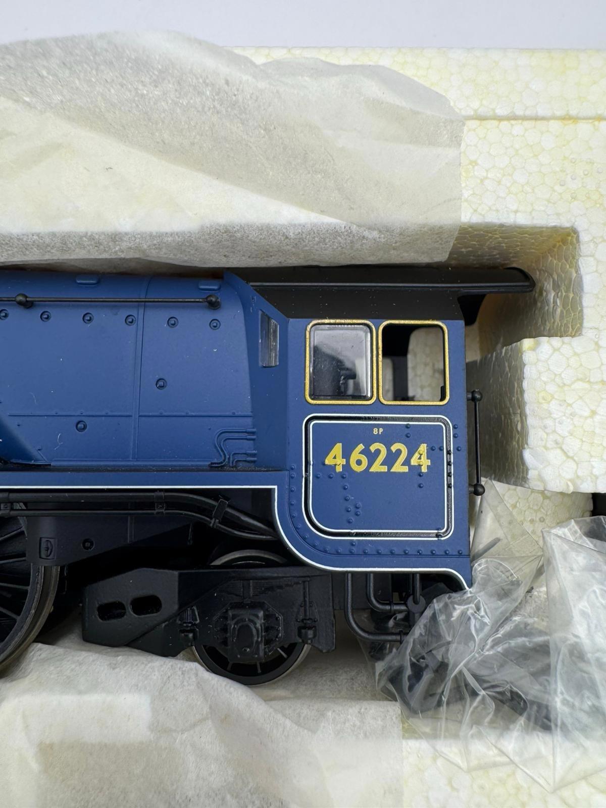OO Hornby R2303M The Royal Scot Train Pack - BR Princess Alexandra - New DCC