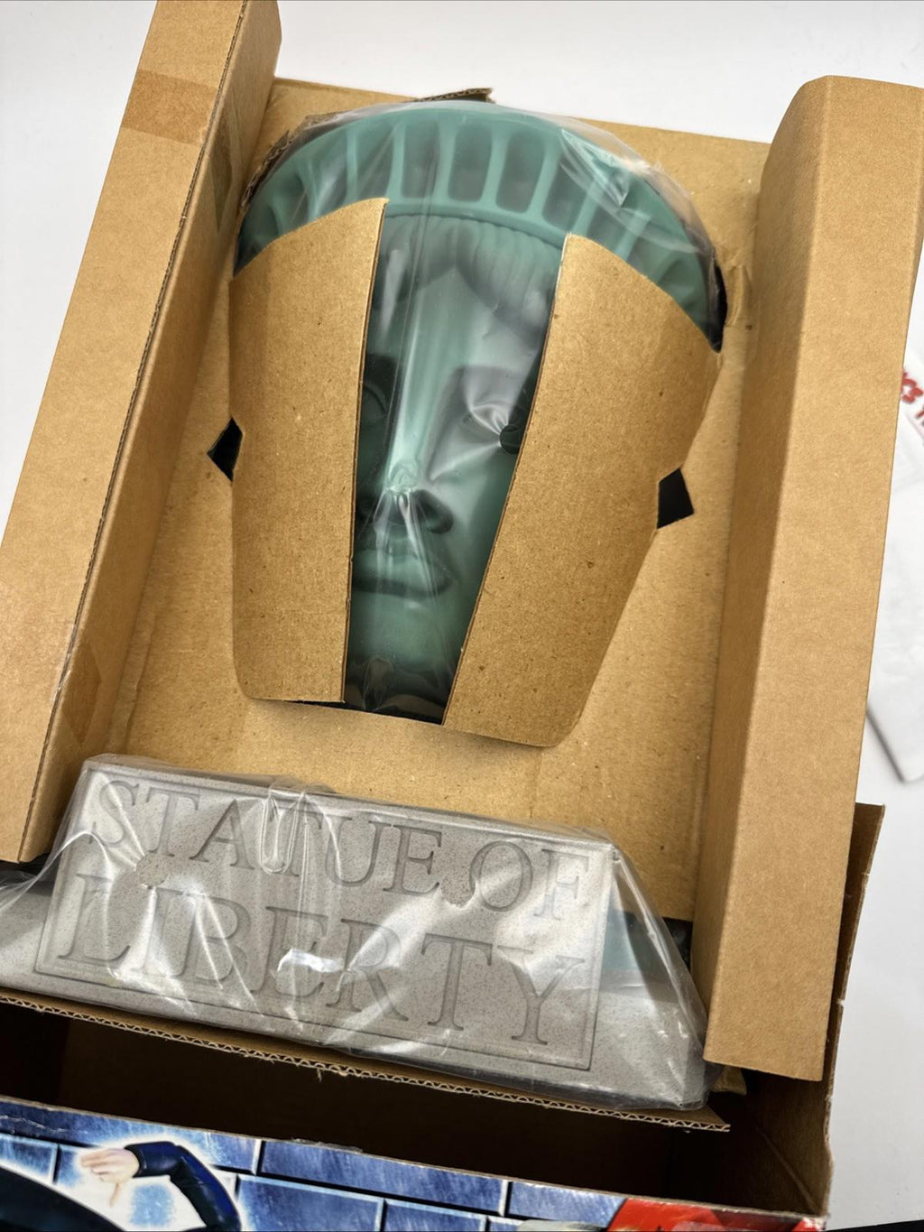 Marvel X-Men The Movie Lady Liberty Playset Toy biz Boxed New 2000