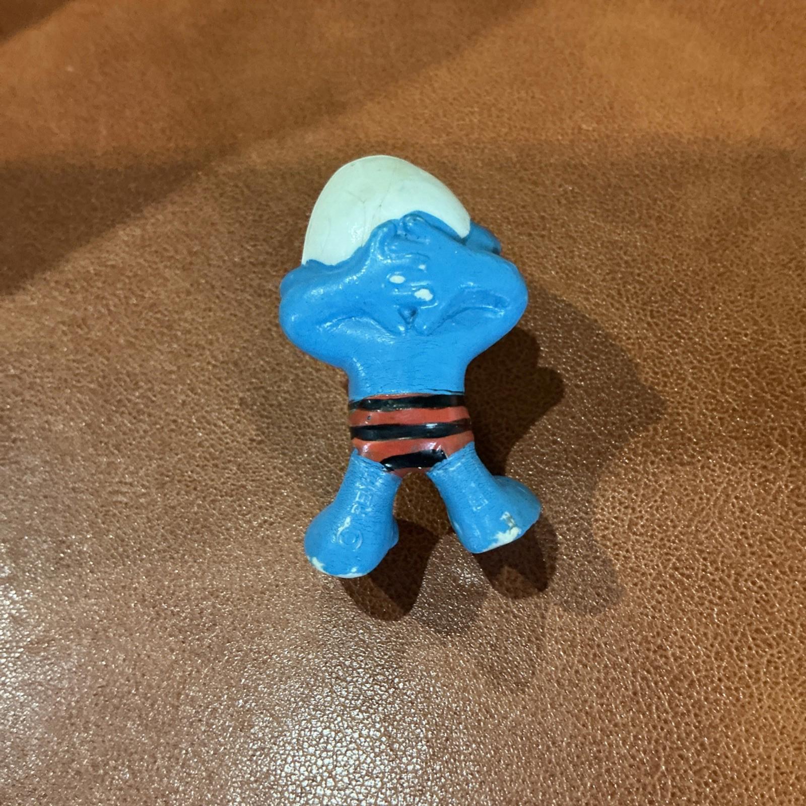 Vintage 1980’s  Sunbathing Smurf Black & Red Shorts 20014 Collectible SM085
