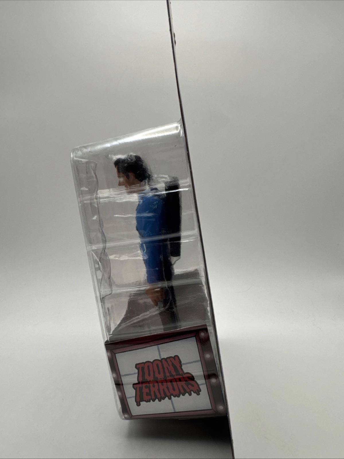 NECA Evil Dead 2 Ash Toony Terrors Series 3 6"Action Figure 2020