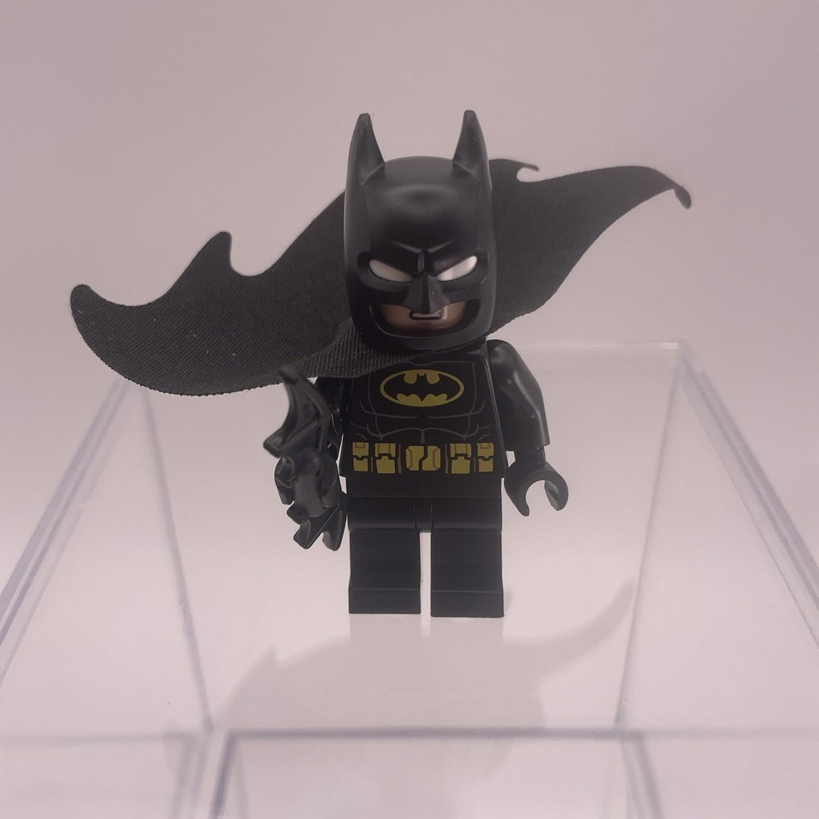 Lego Mini Figure SH 1077 - Batman - From Set 76300 - New - Genuine