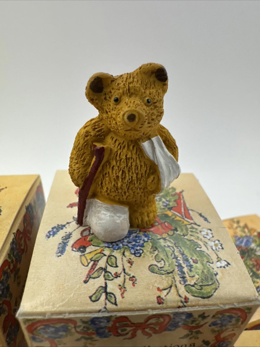 8 x Vintage R&R Hill Bears Upcott Collection Hand Painted Boxed VGC