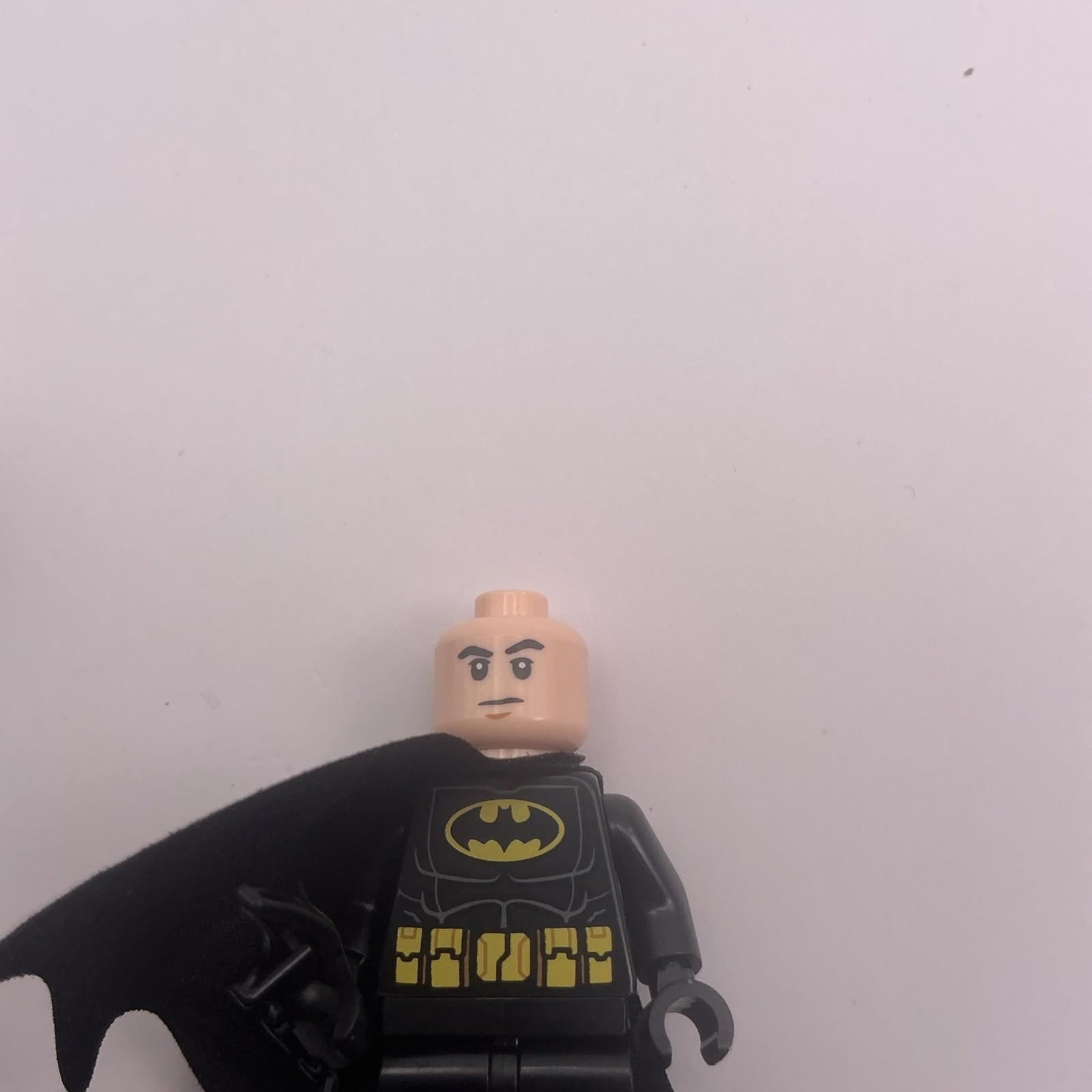 Lego Mini Figure SH 1077 - Batman - From Set 76300 - New - Genuine