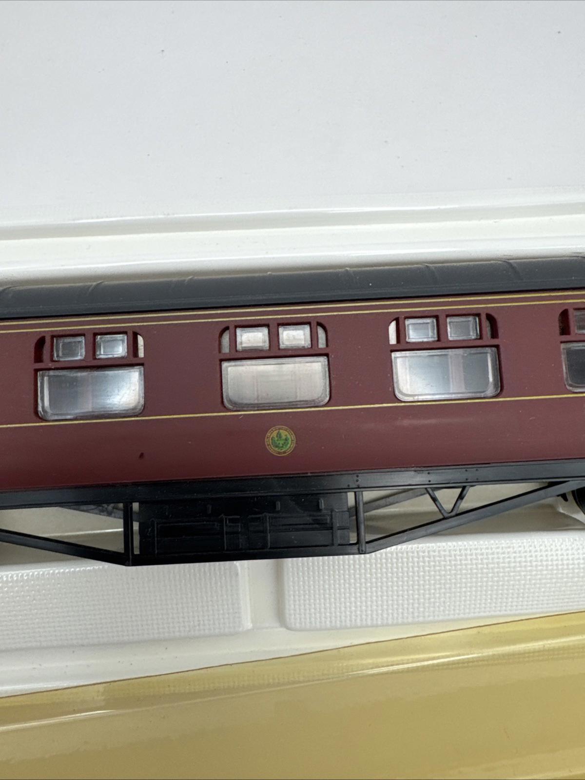 Airfix 54202-1 LMS 60ft Composite Corridor Coach Maroon OO Gauge Boxed