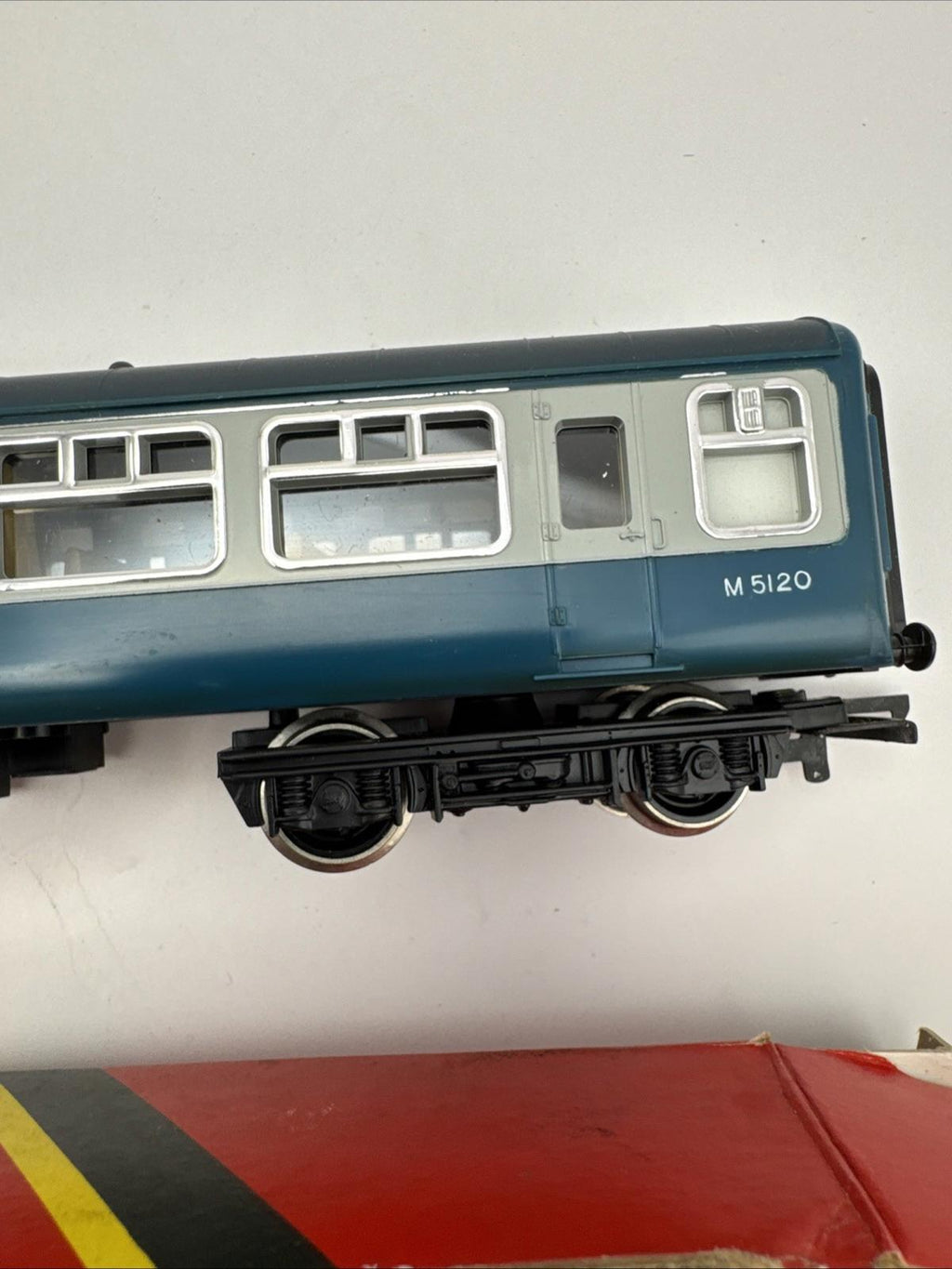 Hornby Railways R.921 Inter-city Mark 2 Coach OO Gauge