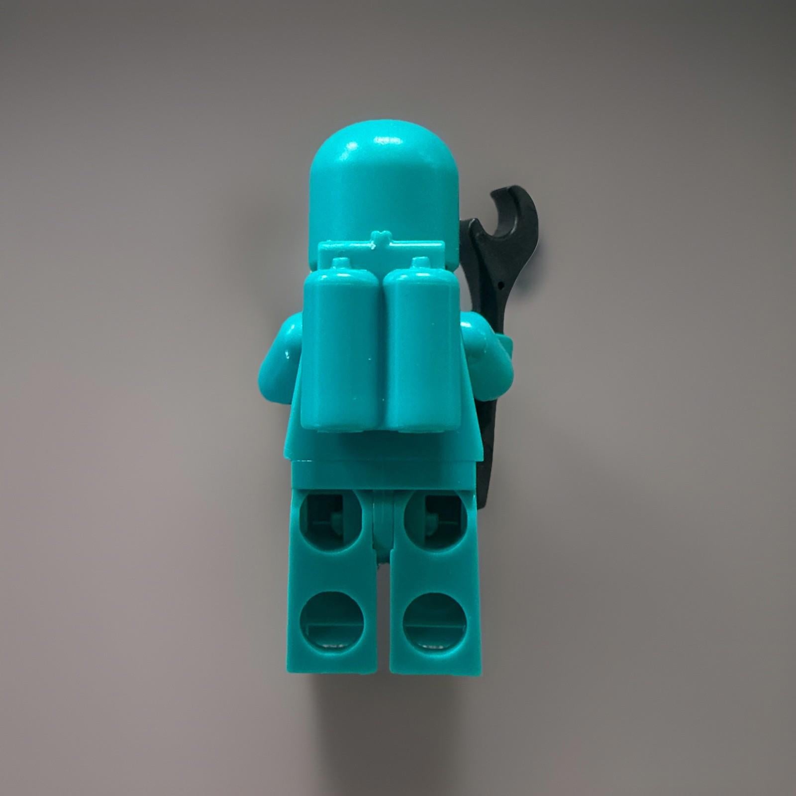 LEGO ICONS idea227 Classic Space Astronaut Turquoise minifigure from  21358 NEW