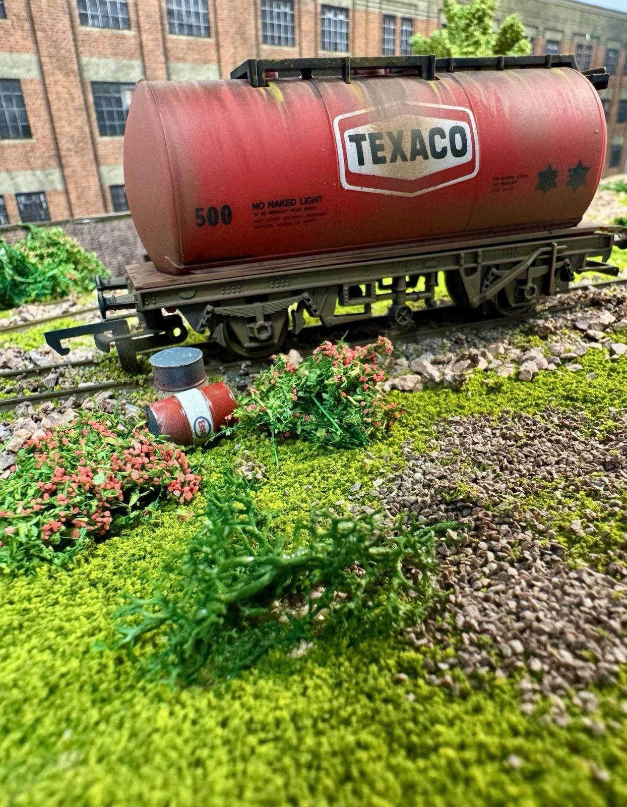Heavy Weathered Texaco Fuel Tanker OO Gauge Train Recreation