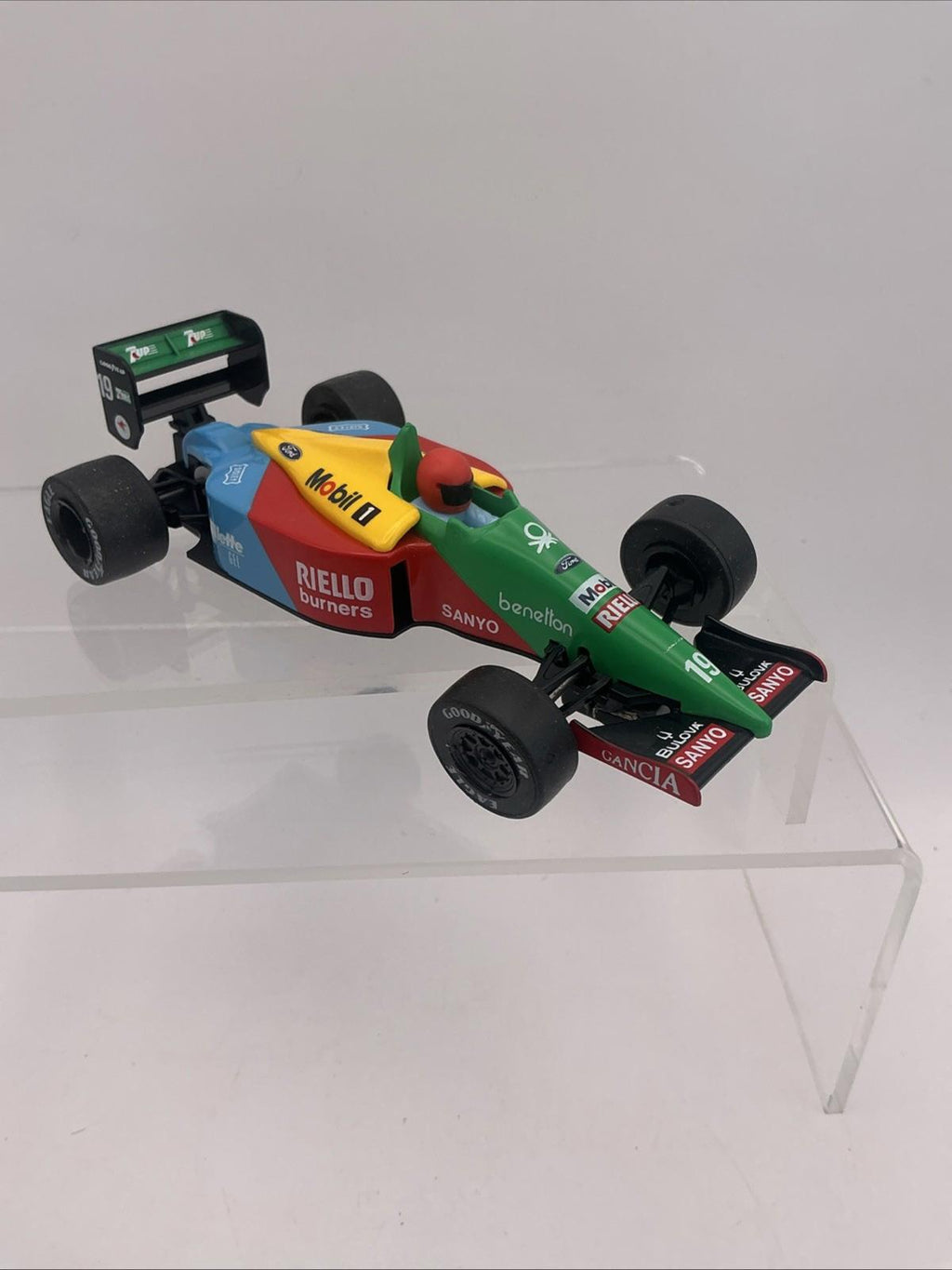 Scalextric C461 Benetton Ford B189 No. 19 Formula 1 Car Red Helmet Slot Car Box