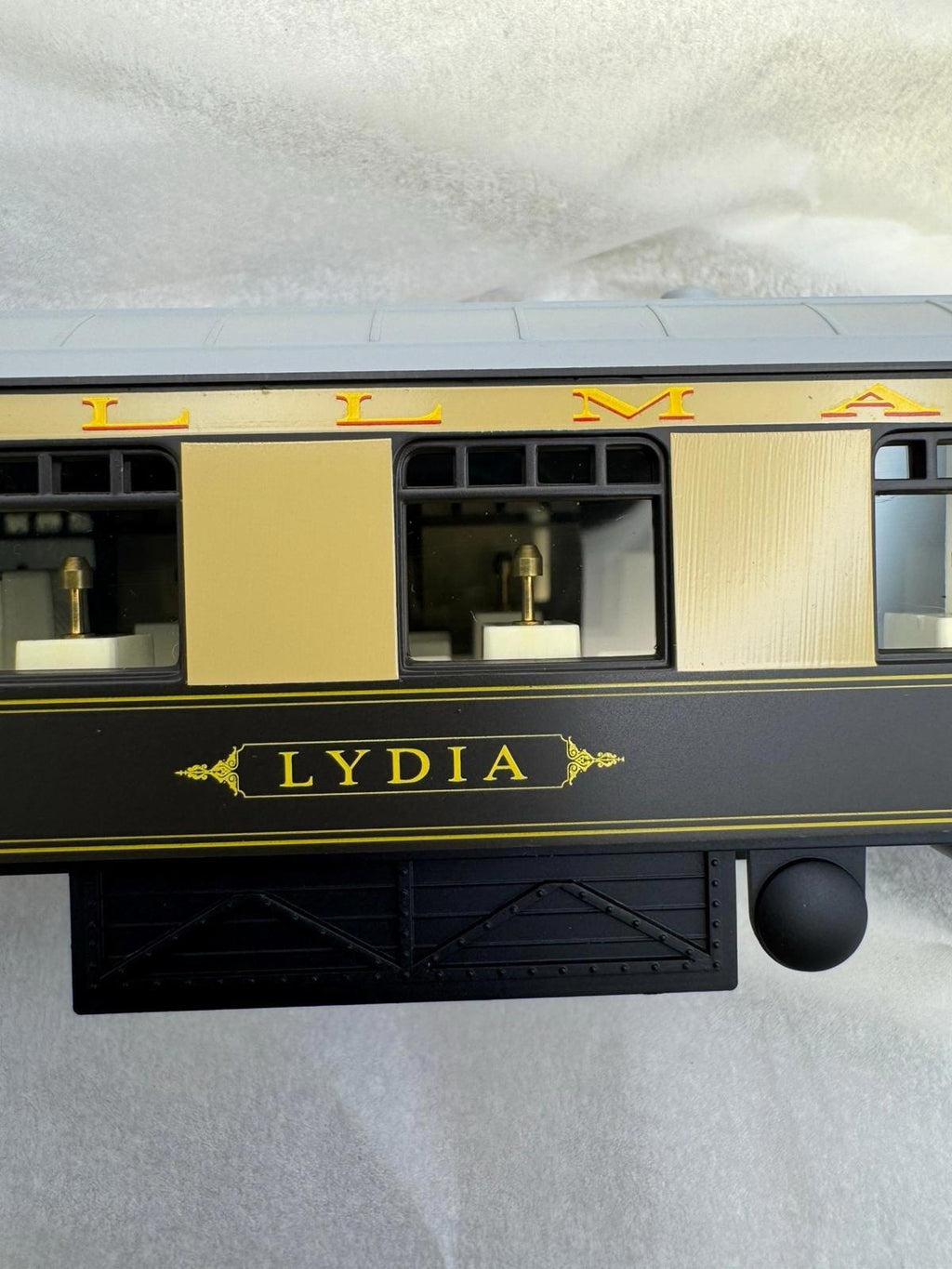 Hornby R2797M  - The White Pullman Limited Edition Train Pack - New - DCC Ready