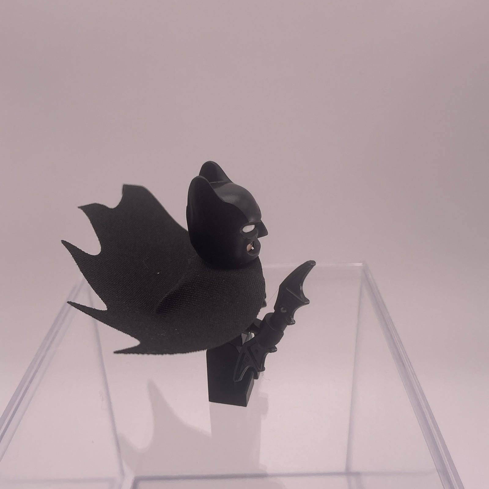 Lego Mini Figure SH 1077 - Batman - From Set 76300 - New - Genuine