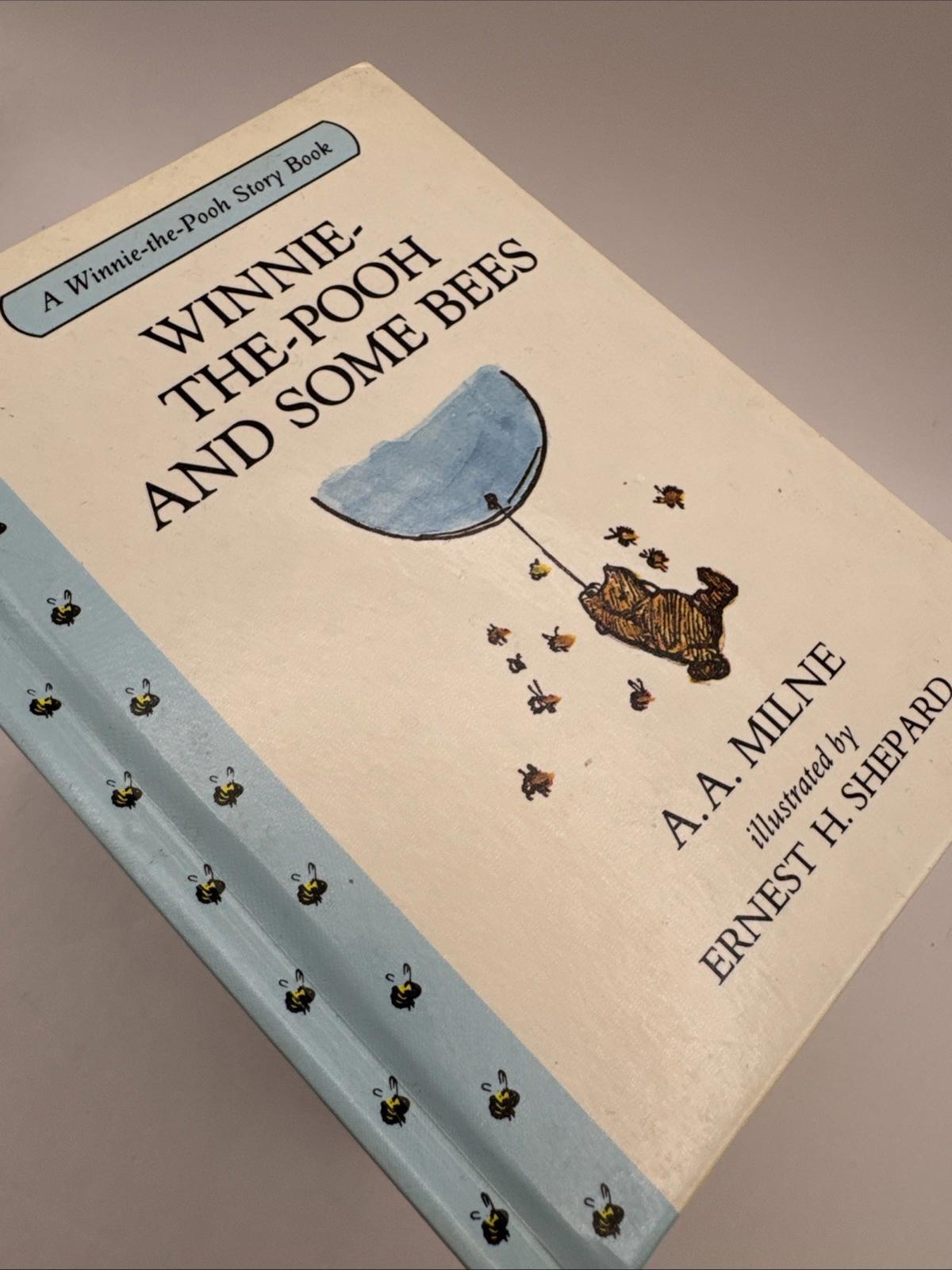 Winnie-the-Pooh and Some Bees A.A. Milne Hardcover Books Methuen 1990 1-19