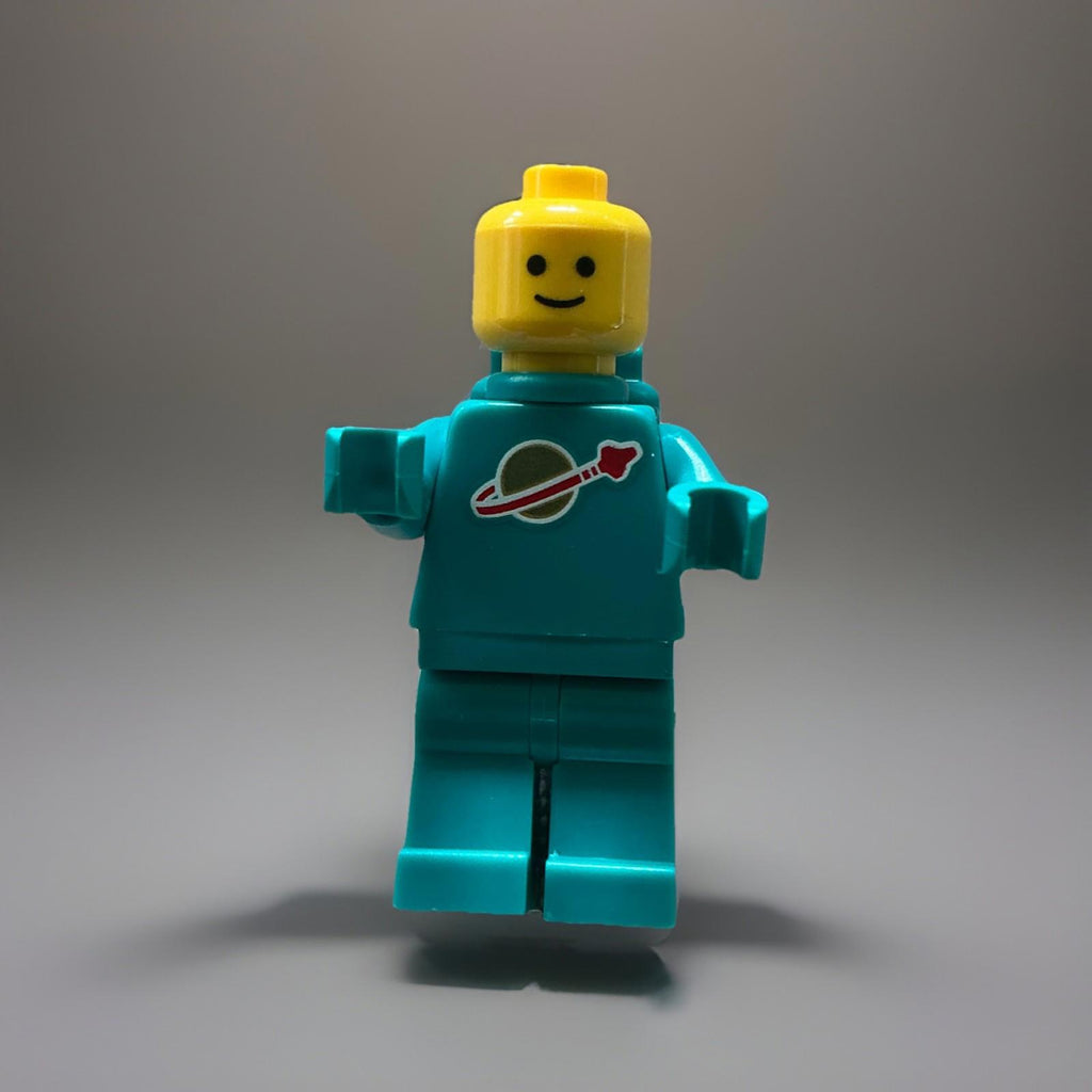 LEGO ICONS idea227 Classic Space Astronaut Turquoise minifigure from  21358 NEW