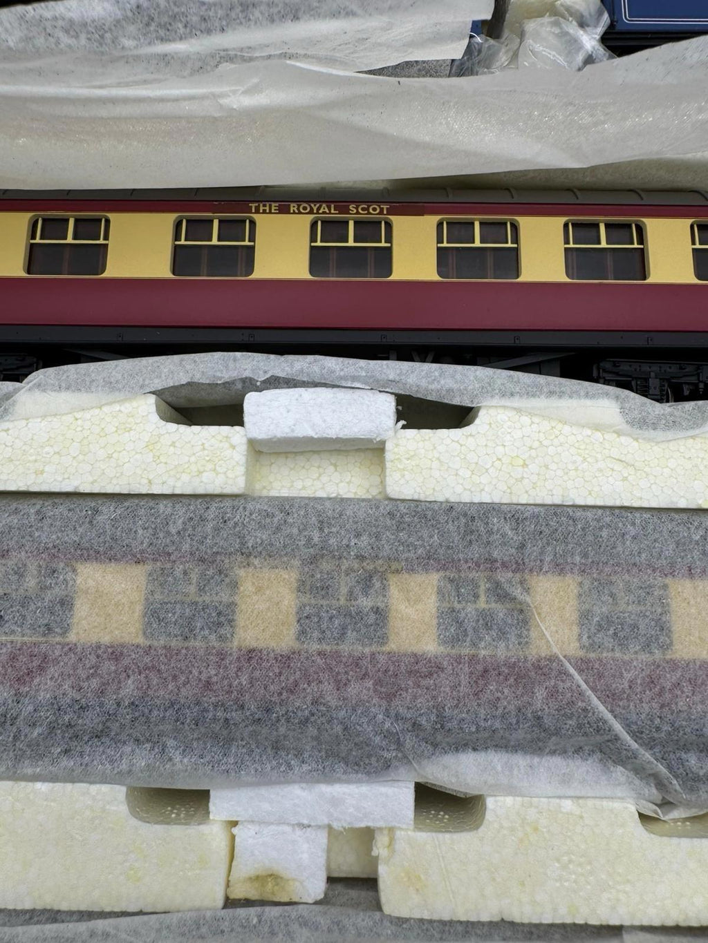 OO Hornby R2303M The Royal Scot Train Pack - BR Princess Alexandra - New DCC