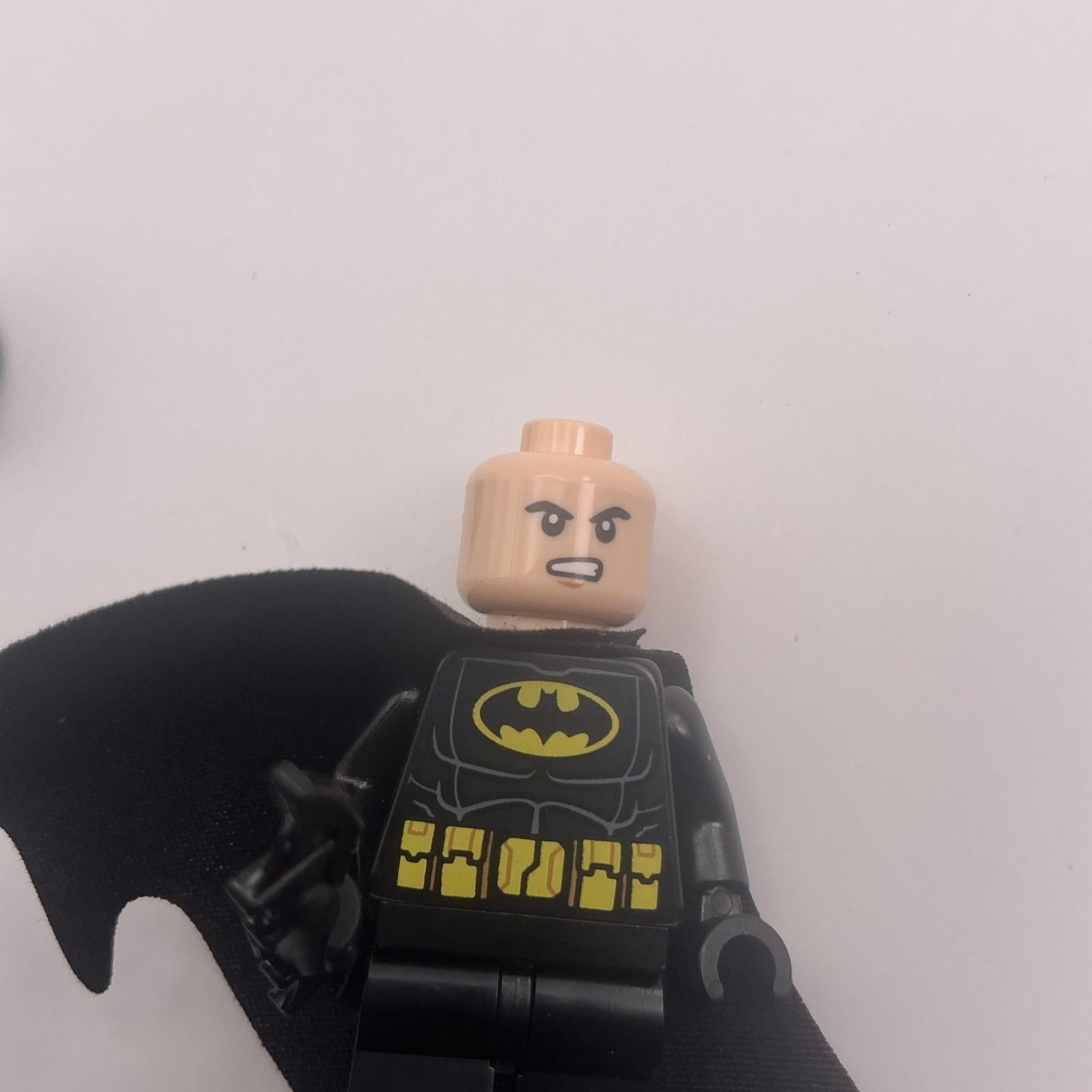 Lego Mini Figure SH 1077 - Batman - From Set 76300 - New - Genuine