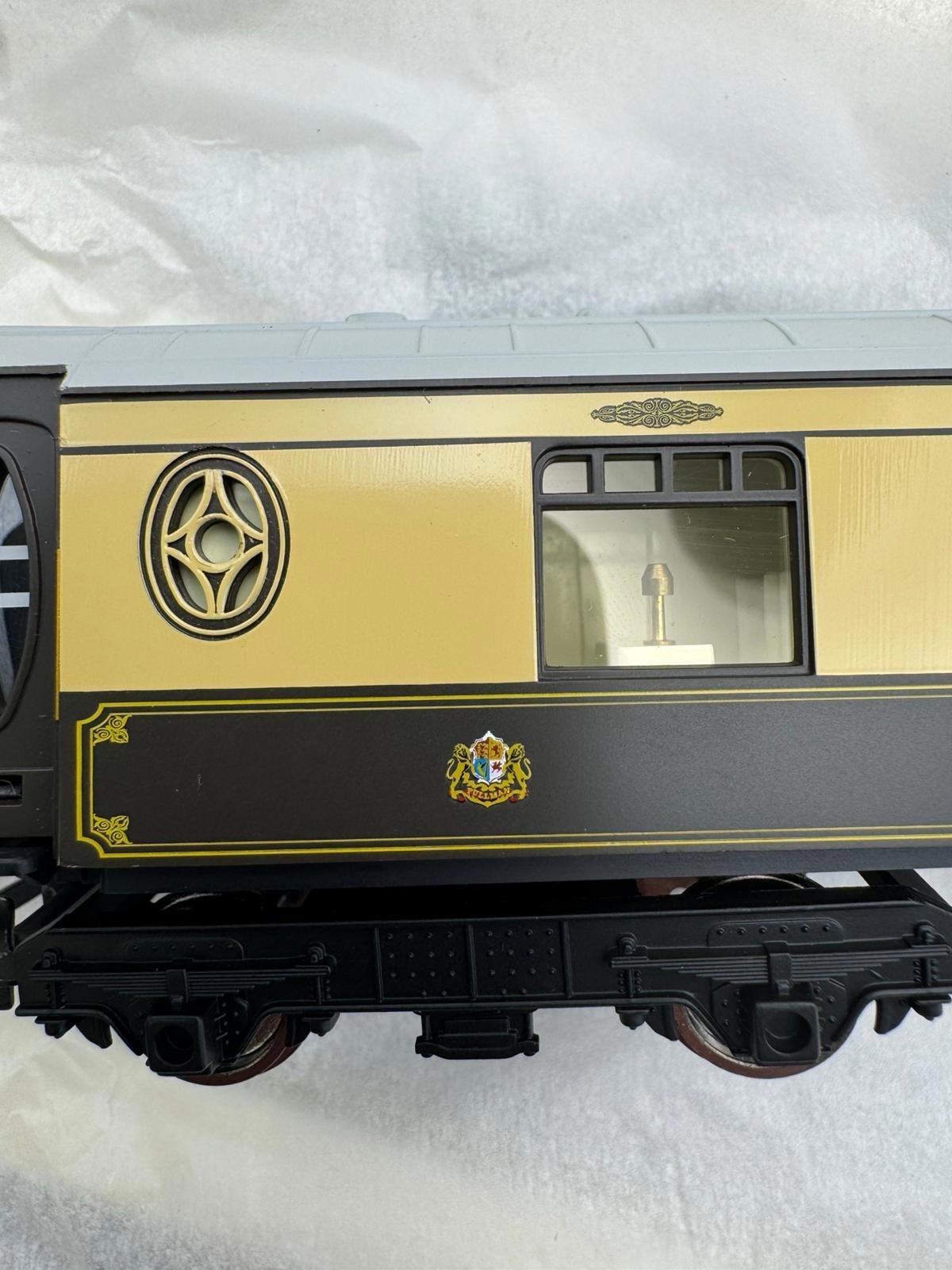 Hornby R2797M  - The White Pullman Limited Edition Train Pack - New - DCC Ready