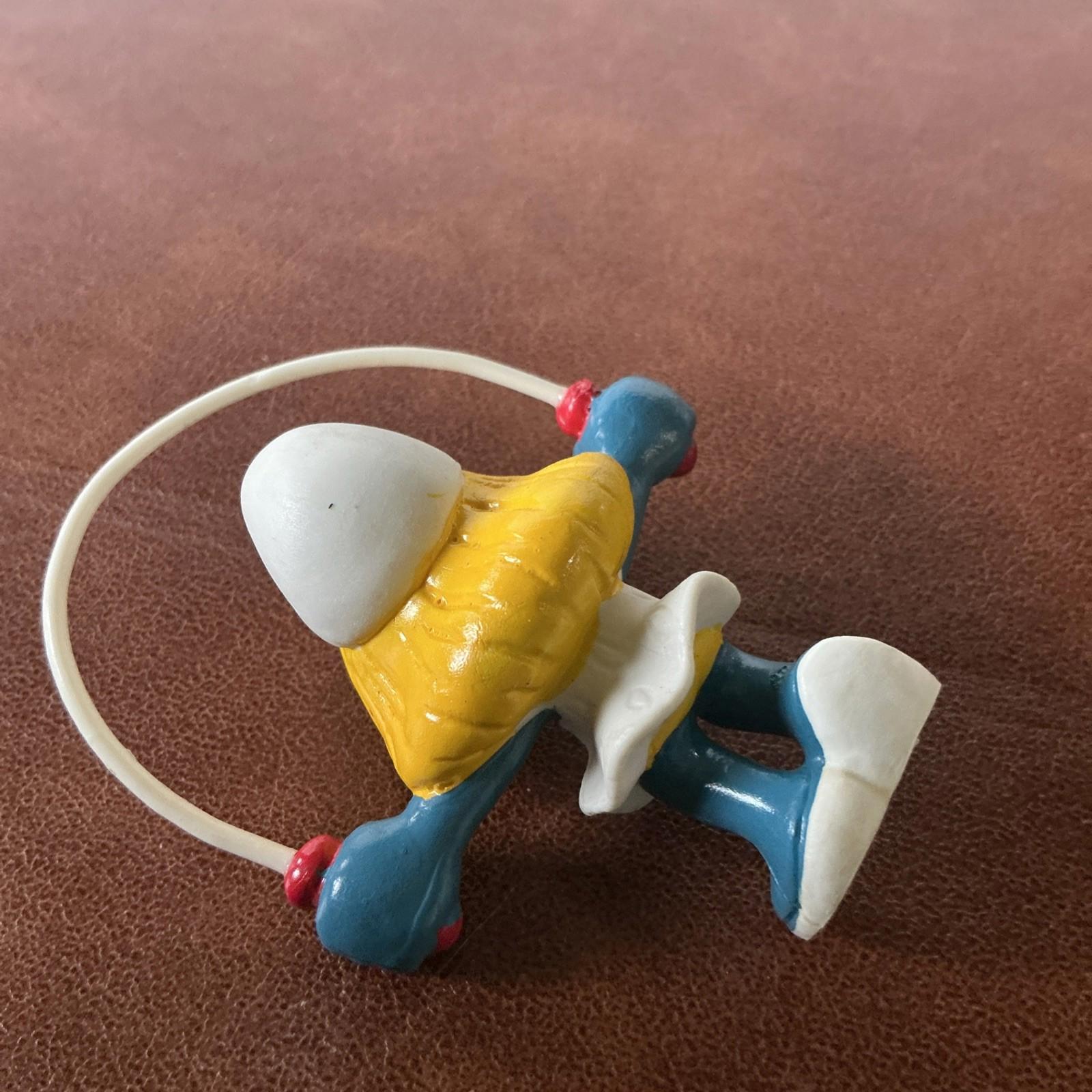 Collectable Vintage Jump Rope Smurfette 20168 Rare Collectable SM023 VGC