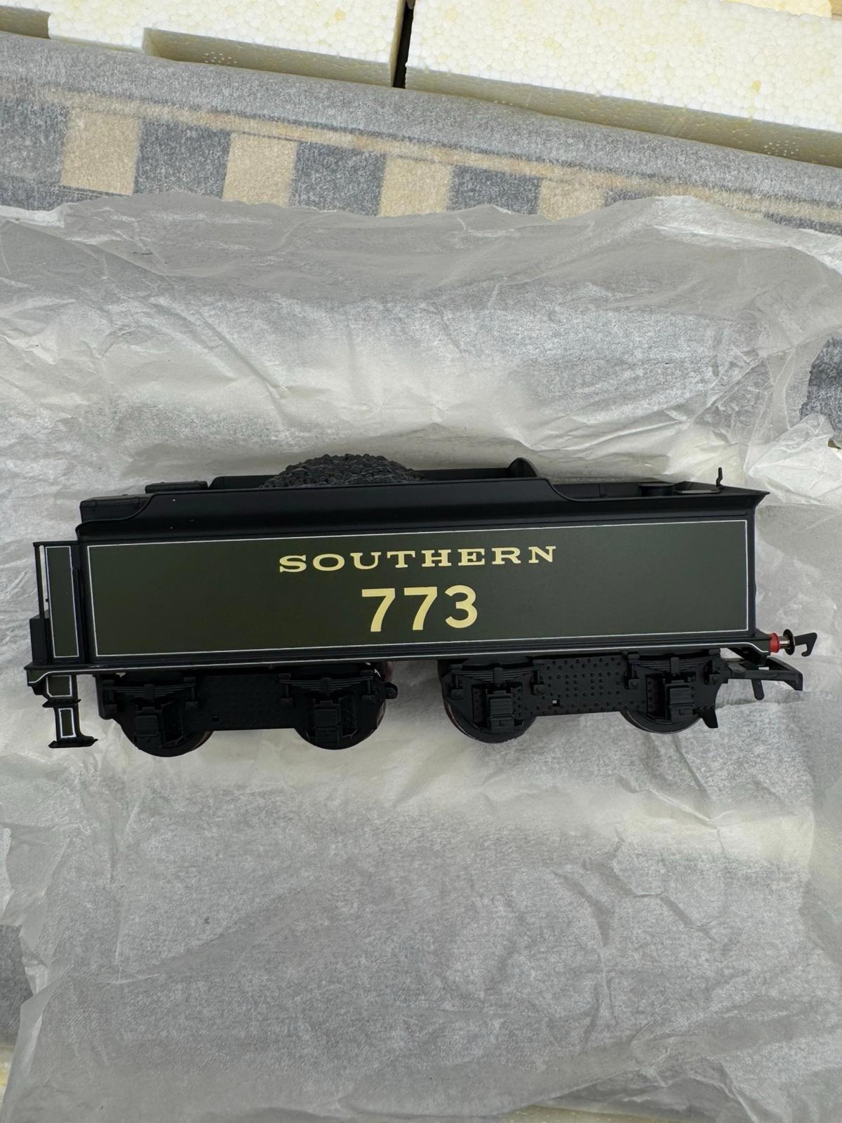 Hornby R2797M  - The White Pullman Limited Edition Train Pack - New - DCC Ready