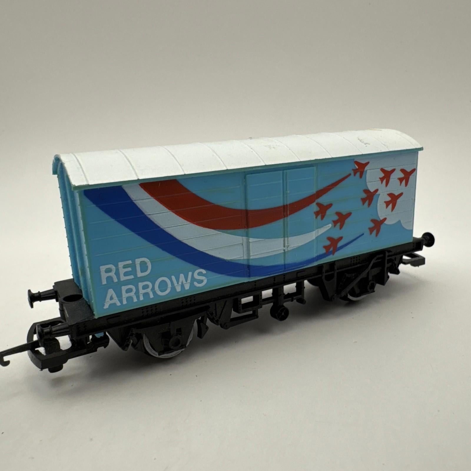 Hornby Red Arrows / Kitkat / Shell / Mcvities Wagons Mixed Lot OO Gauge Railway