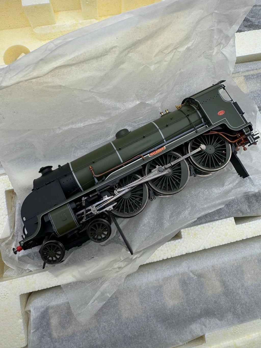 Hornby R2797M  - The White Pullman Limited Edition Train Pack - New - DCC Ready