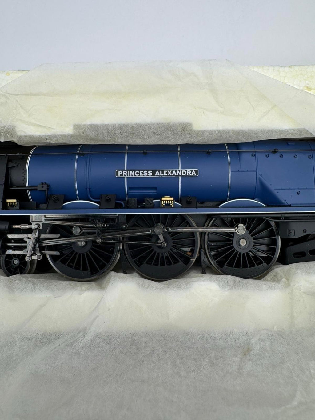 OO Hornby R2303M The Royal Scot Train Pack - BR Princess Alexandra - New DCC