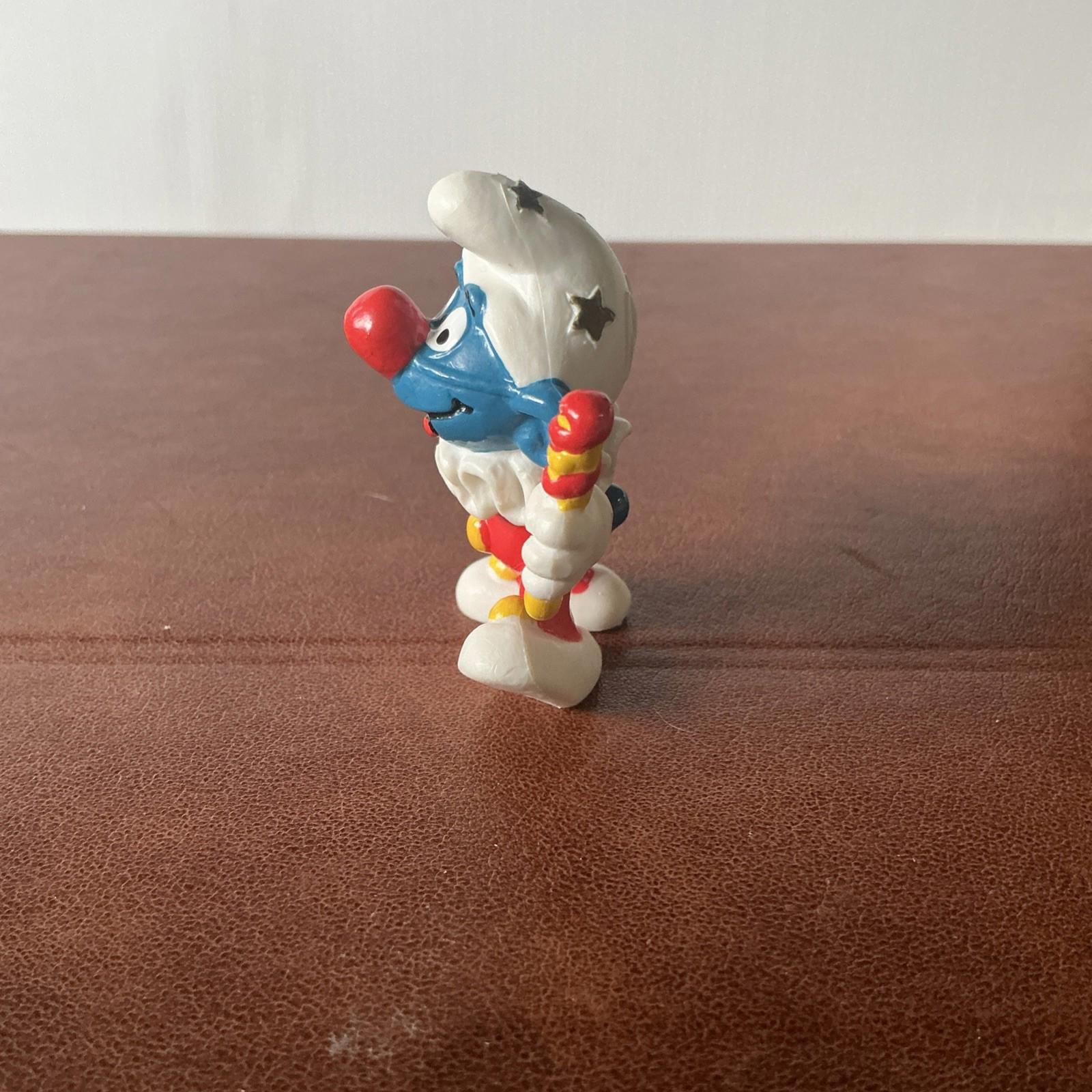 Vintage 1996 McDonalds Clown Smurf Peyo 1996 Excellent Condition SM012
