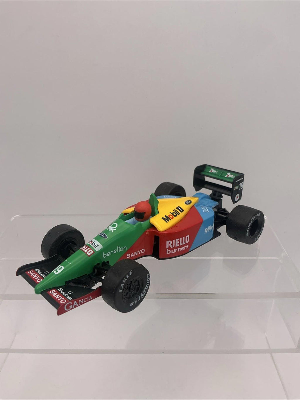 Scalextric C461 Benetton Ford B189 No. 19 Formula 1 Car Red Helmet Slot Car Box